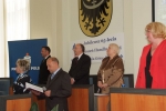 Przedstawiciele władz ZHIU z Wrocławia, Wałbrzycha i Jeleniej Góry, prowadzący uroczystości p. Bożena Wójcik oraz Jan Harapiuk 